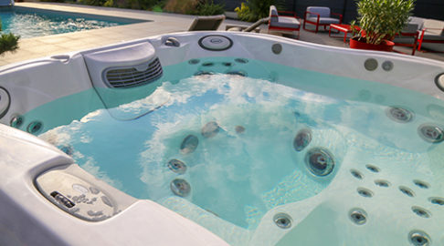 Installation de spa : revendeur Jacuzzi® dans le Maine et Loire