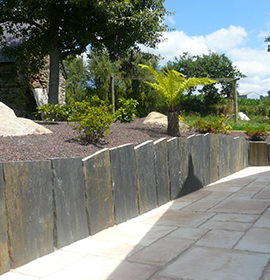 installation de dallage et maçonnerie paysagère pour structurer un jardin dans le 49