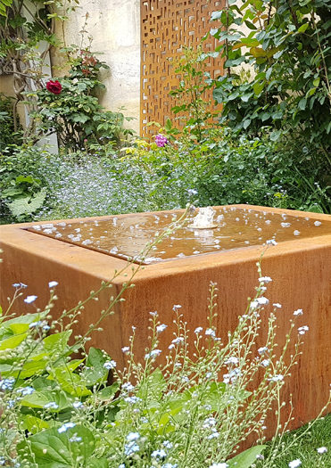 Bassin et fontaine / Fontaine en acier corten