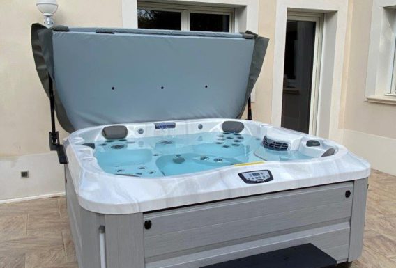 J-335 Jacuzzi