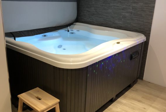 Installation Jacuzzi professionnel dans un gîte